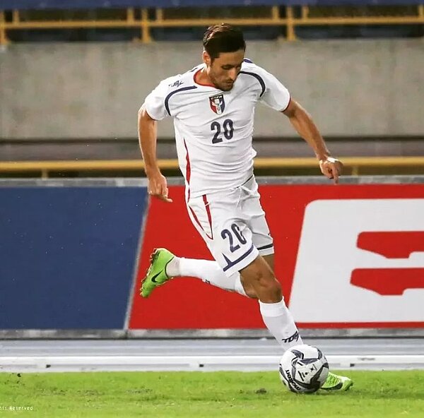 朱恩樂是土耳其人,為踢球放棄土耳其國籍並歸化台灣國籍,是台灣足球史上第一名外籍歸化球員。圖/翻攝自臉書