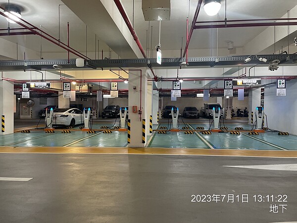 充電車格實施收費管理成效良好,已有降低違規占用情形。圖/台中市交通局提供