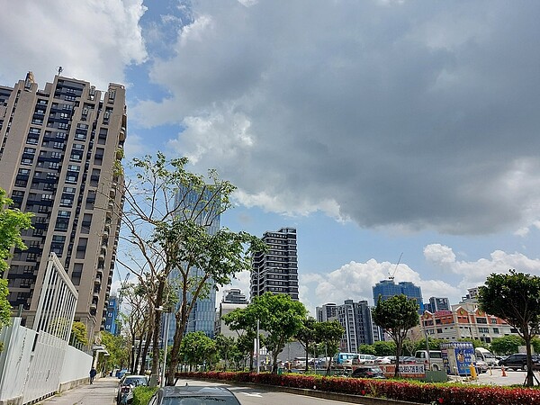 顏炳立表示，土地、也就是麵粉的量在縮，就別指望預售屋市場會賣多好，過一陣子會慢慢看到實價登錄其實是會往下走的。圖／好房網News記者林和謙／攝
