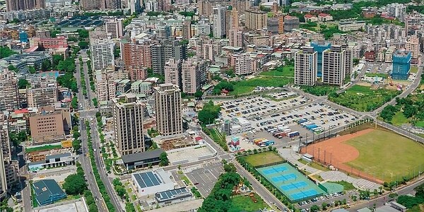 財政部中區國稅局表示,依所得稅規定,營利事業交易2016年1月1日以後取得的房屋、土地,應按出售時房屋、土地成交總價,減除相關成本及費用後的餘額為所得額課徵所得稅。圖/本報資料照片