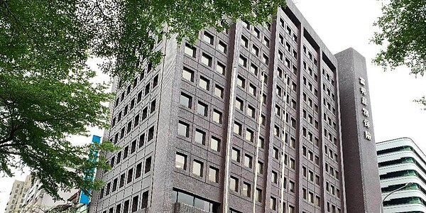 舊富邦產險大樓從2022年1月開始拆除,創世界首例導入UL2799廢棄物零填埋認證分類回收機制。圖/本報資料照片