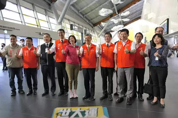 行政院長陳建仁視察台中機場,他宣示未來台中機場將進一步闢建第三航廈,機場捷運與各項聯外交通,政府也會全力推動。圖/交通部提供