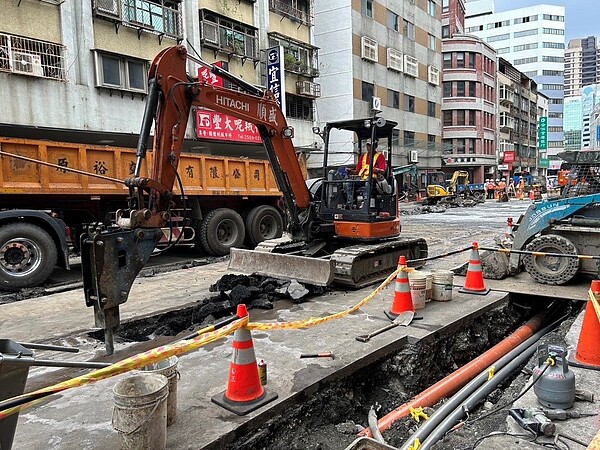 南京西路管路共溝配管。圖／工務局提供