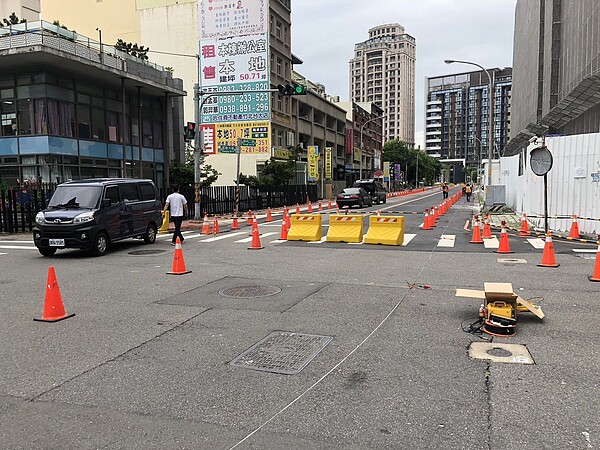 竹北天坑周邊3路續封。圖/公所提供