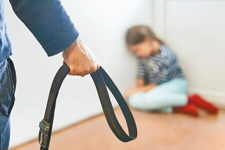 高雄某準公共化幼兒園驚傳虐童,有家長反應不少孩童遭特定老師拿書巴頭、踢頭、拿疑似藤條狀物品拍打等不當管教;圖為示意圖,與新聞內容無關。(本報資料照片)