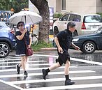 吳德榮：今防午後局部大雷雨　至少有2個熱帶擾動醞釀中