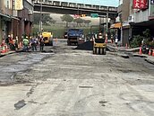 南京西天坑午後完成路面復舊　明後天透地雷達偵測