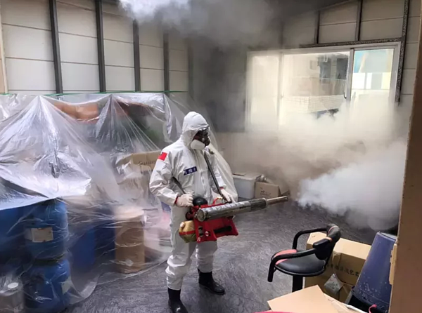 台南市登革熱疫情擴散到人口最多的永康區,防治中心決定設立「曾文溪防線」,展開預防性噴藥作業。圖/衛生局提供