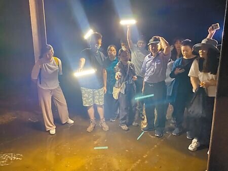 新竹市東區建功高中旁4座直徑33公尺,高7.5公尺的二戰地下油槽遺跡,現場很有震撼感,地方人士強烈要求保存。(陳育賢攝)