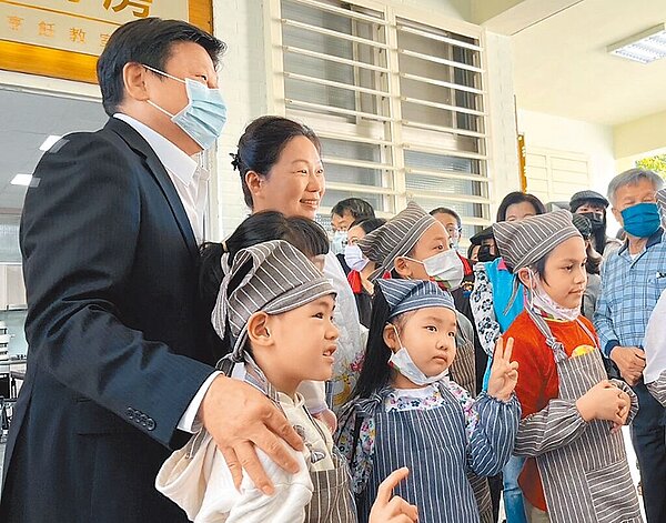 花蓮縣政府為穩定偏鄉幼兒園教保服務人力，下月起公立幼兒園教保員給付地域加給，每人每月加薪630元至5150元。（花蓮縣政府提供／羅亦晽花蓮傳真）