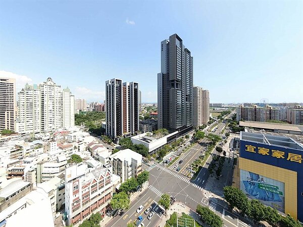 高雄前鎮區建隆里豪宅林立,榮登2021年高雄最富里。(台灣房屋提供)