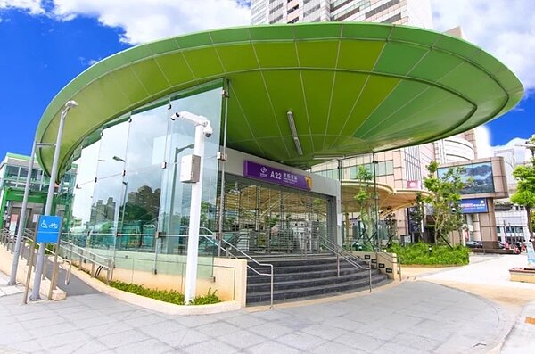 A22老街溪車站出入口意象。圖/鐵道局提供