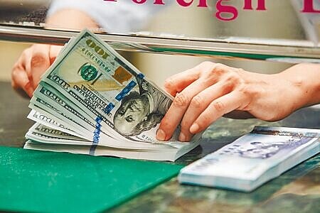 新台幣昨日以31.06元開出後,在台股上漲相互拉抬下,飛過31元關卡。(本報資料照片)