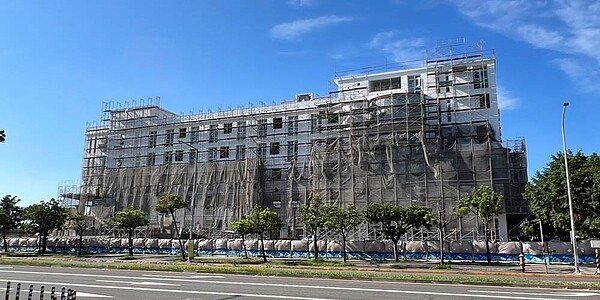 興建中的淡海國小,周邊社區成為不少首購族首選。圖/有巢氏房屋新市海洋都心加盟店提供