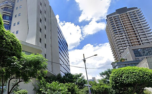 房價讓民眾吃驚 !北中南「這設施」竟成宜居指標? 桃園、新竹、台中、高雄的圖書館總館都有國內外大師團隊合作規劃,成為區域地標,不少高價宅也與圖書館為鄰。圖/google map