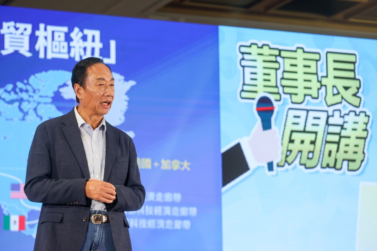 鴻海創辦人郭台銘今在臉書發文指出「我沒有炒房,我在意年輕人買不起房子,我當然有資格談居住正義」。記者黃仲裕/攝影