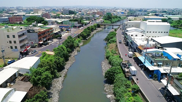 洋仔厝堤岸道路工程第二標南北岸，斥資13億元，預訂於115年6月全線通車。圖／ 工務處提供