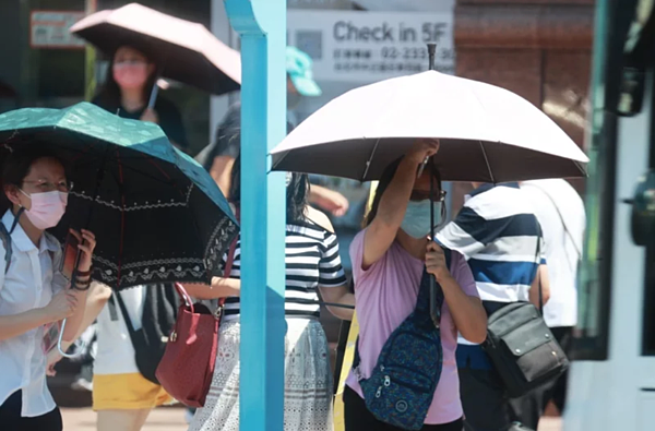 中央大學大氣科學系兼任副教授吳德榮指出,今、明兩天「季風低壓環流」影響,水氣多、局部地區偶有短暫陣雨的機率,恆春半島、花東有有較大雨勢,高溫微降。聯合報資料照片