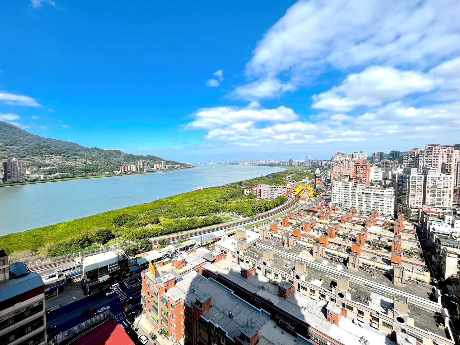 永慶房產集團分析實價登錄資訊,新北預售屋房價5、6字頭已成主流。想找2字頭預售屋剩下淡水和八里比較有機會。房市示意圖/永慶房產集團提供