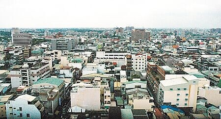 截至目前,屏東縣逾期未辦繼承土地總價超過140億元。(林和生攝)