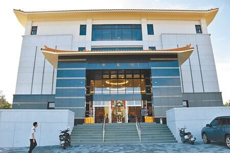 後龍鎮立第2靈骨塔「聚善堂」19日舉行開光儀式後正式開放入塔。(謝明俊攝)