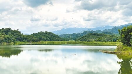 今年汛期，台南白河水庫蓄水量雖然較往年偏少，依然維持供灌。（張毓翎攝）