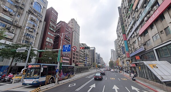 台北市羅斯福路一側屬於大安區，另一端則是中正區，出現同個地方房價兩樣情的狀況。圖／取自google maps