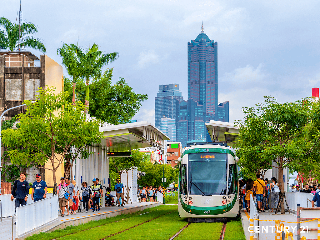 高雄淹慘了 建案成交狂減26%「一原因」房價恐跌 高雄市街景。圖/業者提供