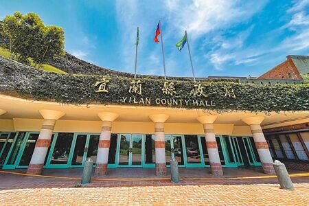 宜蘭地檢署指揮廉政署偵辦宜蘭縣政府人員涉貪案，文化局賴姓約雇人員與張姓廠商遭地院裁定收押禁見。（李忠一攝）