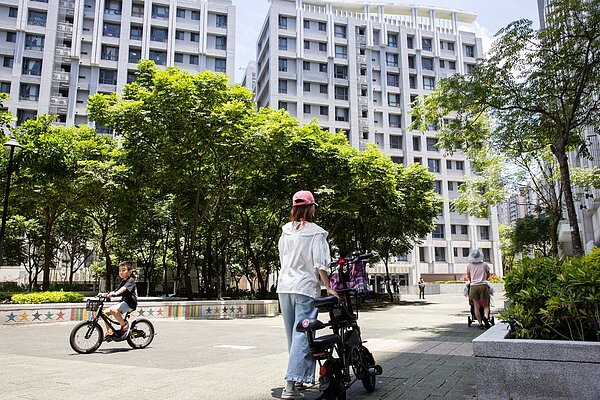 根據財政部公布的房屋稅差別稅率2.0方案(囤房稅 2.0),建商餘屋持有年限2年以內,稅率擬調整為2%~3.6%,超過2年,則稅率區間為2%~4.8%。聯合報系資料照片/記者季相儒攝影