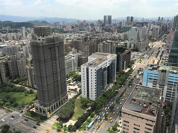 台北市車位最高價為大安區,坡平車位平均一個322萬元,第二高為信義區,坡平車位平均要價291萬元,也逼近3百萬大關。記者游智文/攝影