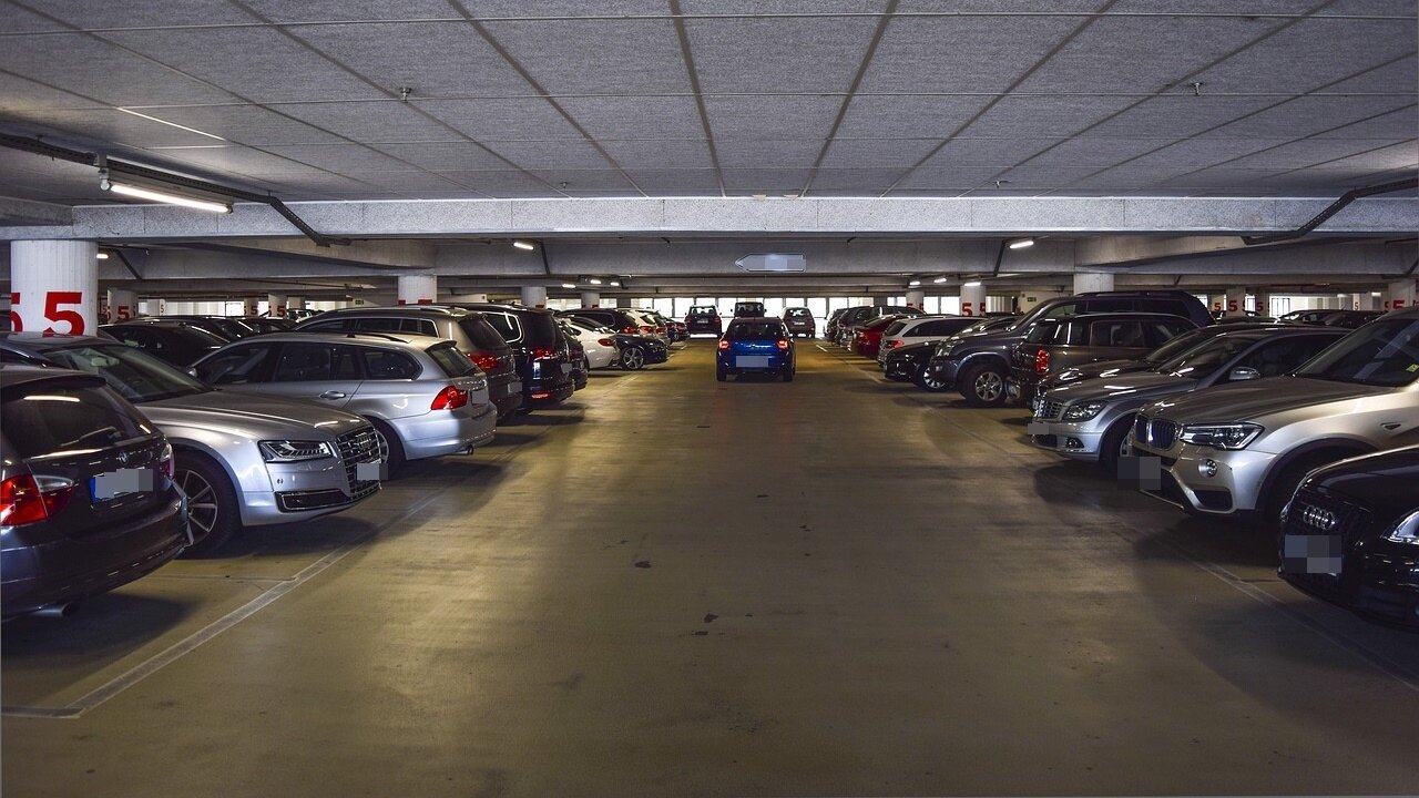 ▼大安區一個坡平車位要322萬元,可以在基隆市買一戶3房公寓。(示意圖/pixabay)