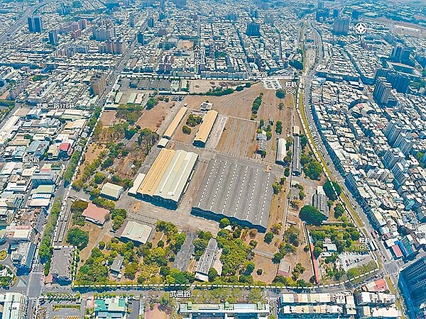 高雄市都市計畫委員會近期通過台鐵高雄機廠都更案細部計畫,但民間團體發起連署反對,並要求營建署撤案調整。(高市府都發局提供/洪浩軒高雄傳真)