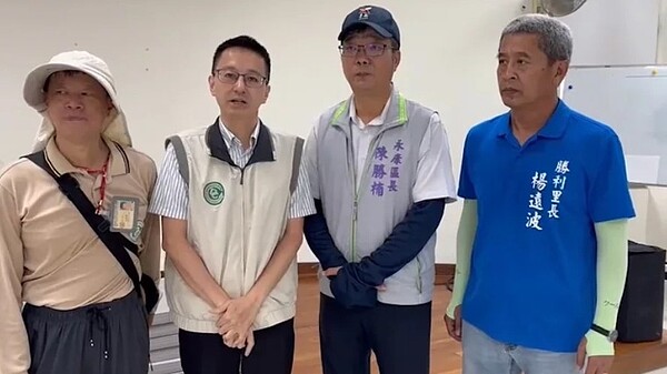 台南登革熱疫情未降溫,疾管署副署長羅一鈞(左二)南下視察防疫狀況。圖/截自疾管署影片