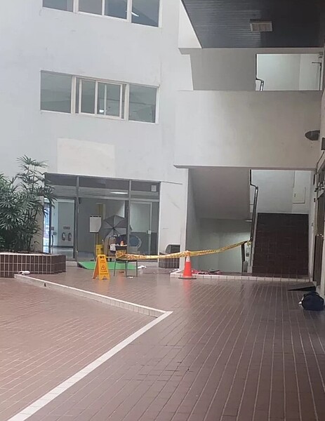 大樓保全說,案發時聽聞巨響,循聲查看,發現男子倒臥大樓中庭,有明顯外傷,立刻報警處理。記者李隆揆/翻攝