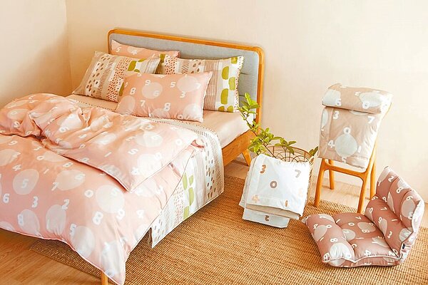 HOLA聯手日本京都設計品牌SOU．SOU推出「大暑」系列商品，質感設計以及清爽色彩，讓人忘卻煩躁之心。（HOLA提供）