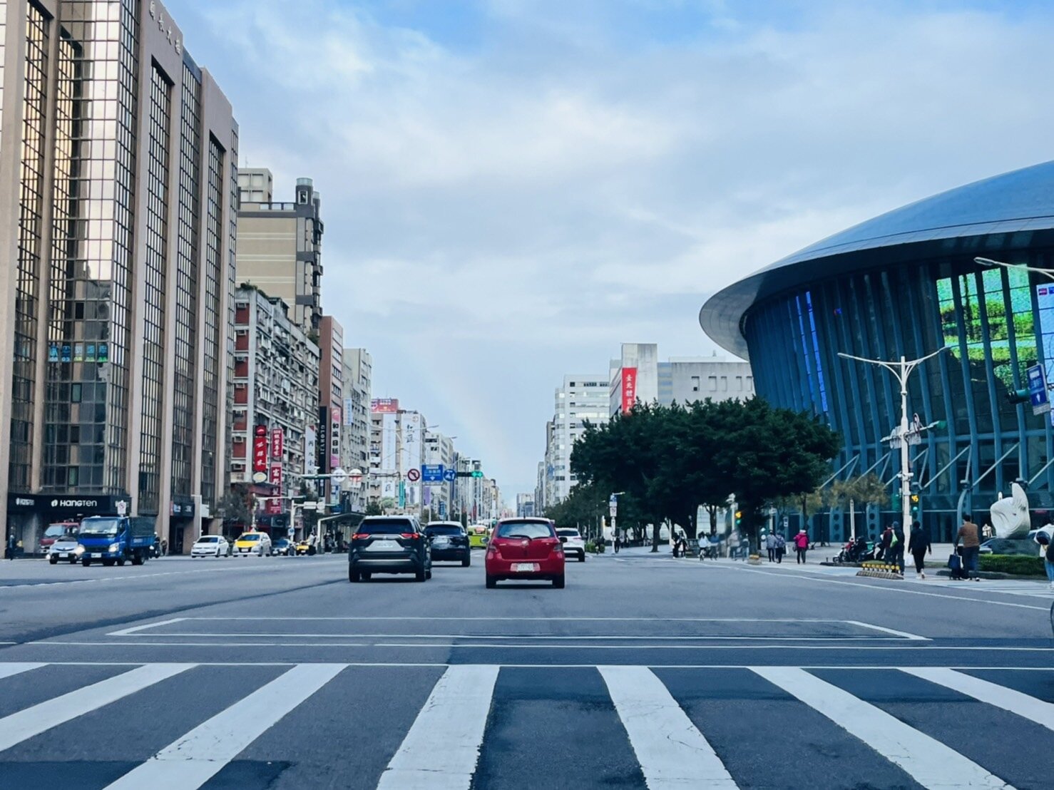 台灣房屋集團趨勢中心觀察實價登錄資料,近一年的億級商用不動產交易,不乏企業購入自用的交易案例,圖為示意圖。記者游智文/攝影