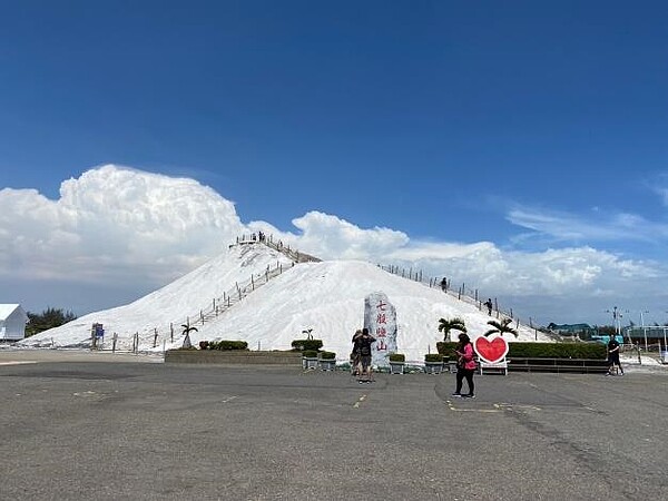 七股鹽山遊樂區擴大開發案審議通過，提升沿海觀光遊憩發展。圖／台南市都發局提供