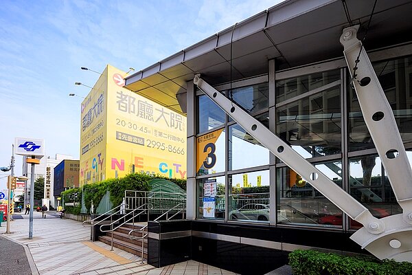 「都廳大院」位於捷運先嗇宮站旁,出站就到家,磁吸雙北通勤族搶先入主。圖/都廳大院提供