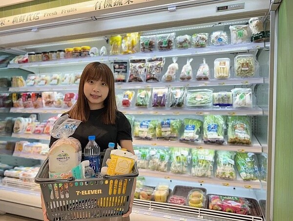 為防颱備戰,7-ELEVEN門市除了備貨量增加,也限時推出多項優惠。圖/7-ELEVEN提供