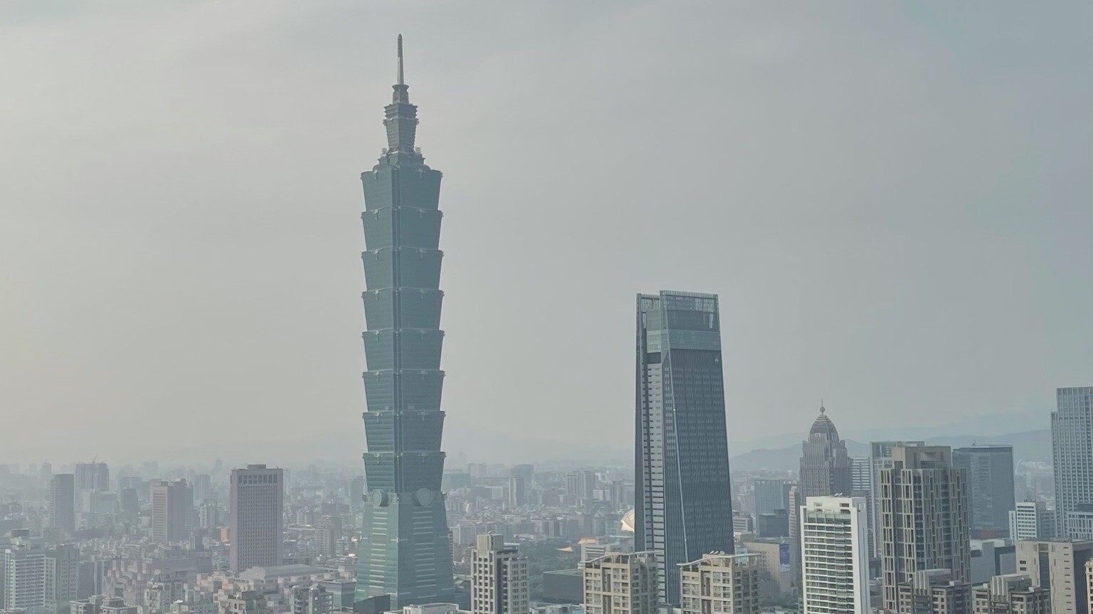 ▼台灣房市發展史上出現幾次震盪，近期則呈現2~3年間漲幅超過前一波下跌幅度。（示意圖／<a href="https://house.ebc.net.tw/" target="_blank">EBC地產王</a>張琬聆攝）