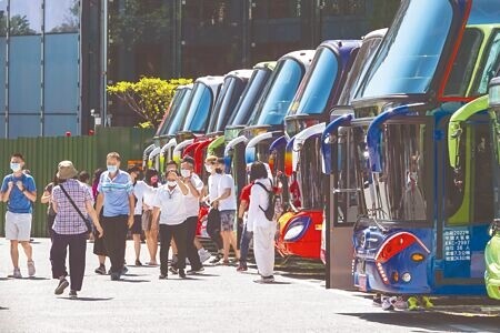 疫後國門解封,國人搶著出國,外國旅客卻沒進來;在外國旅客來台遠不及國人出國力道下,飯店業仍得下猛藥促銷。(本報資料照片)