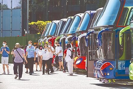 疫後國門解封,國人搶著出國,外國旅客卻沒進來;在外國旅客來台遠不及國人出國力道下,飯店業仍得下猛藥促銷。(本報資料照片)