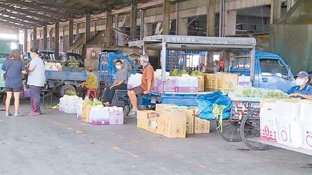 
杜蘇芮颱風即將來襲，農民搶收各類蔬菜，彰化溪湖果菜市場成交均價上漲2成。（本報資料照片）
