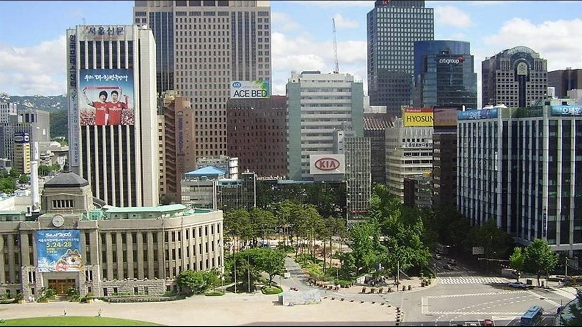 ▼根據韓媒報導,前總統文在寅2017年上任後,推出多項打房措施,但從結果來看,房價依舊攀升。(示意圖/翻攝維基百科)