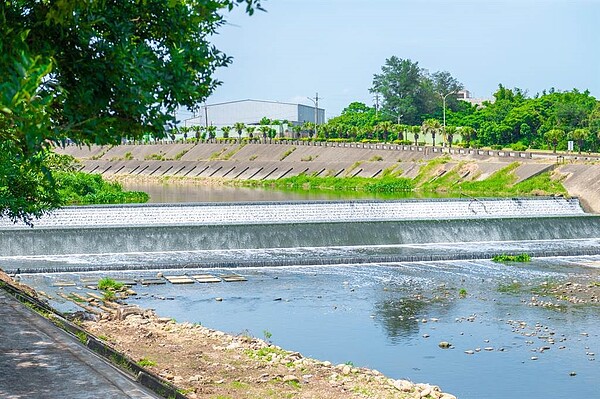桃園市大堀溪主要流經觀音區,為補足防洪缺口,提升護岸綠美化,水務局推動整治計畫,全長約2.4公里分段施作。圖為大堀溪景觀示意圖。(桃市府提供/蔡明亘桃園傳真)