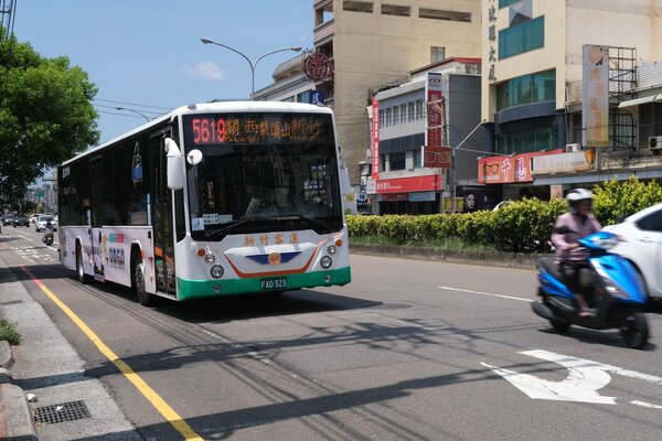 新竹客運去年3月向公路總局申請54條路線屆期後不續營，如今有望代駛至明年底。圖／新竹縣政府提供