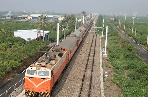 台鐵南迴線(枋寮=台東間)各級列車預計中午12點起陸續恢復行駛。示意圖/聯合報資料照片
