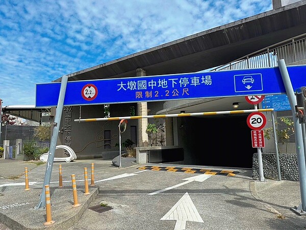 台中交通建設再傳捷報!這3座停車場獲「國家卓越建設獎」肯定 大墩國中地下停車場獲2023國家卓越建設獎「最佳管理維護類」優質獎。圖/台中市交通局提供