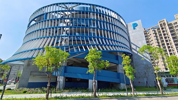 台中交通建設再傳捷報!這3座停車場獲「國家卓越建設獎」肯定 大里區東榮立體停車場興建工程今年再獲「最佳施工品質類」金質獎。圖/台中市交通局提供